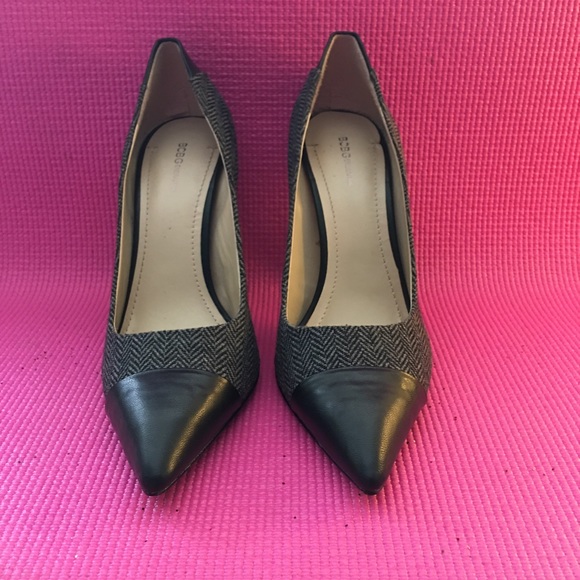 BCBG Shoes - Two toned pumps